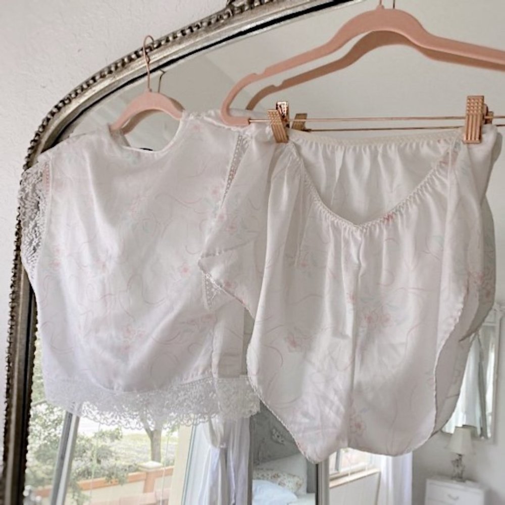 Vintage Lily of France Liquid Satin White Floral Lace Pajama Set - Picture 4 of 11